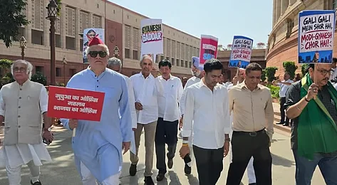 INDIA Bloc MPs Stage Protest After March To EC Stopped, Demand CEC Gyanesh Kumar’s Resignation