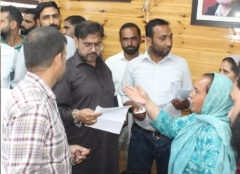 Min Satish Sharma meets delegations in Srinagar, assures welfare