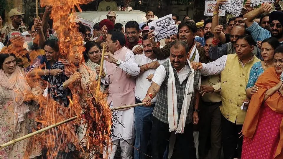 BJP stages vigorous protest outside Congress office in Jammu