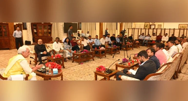 LG Manoj Sinha Interacts With Mumbai Media Delegation, Highlights J&K’s Development
