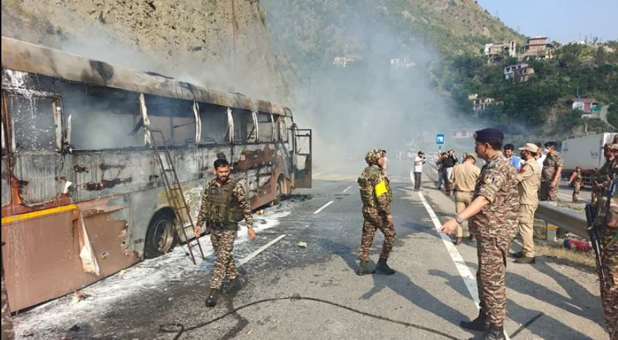 Over 19,000 Offer Prayers At Amarnath Shrine; 47 Pilgrims Escape Unhurt As Bus Catches Fire In Ramban