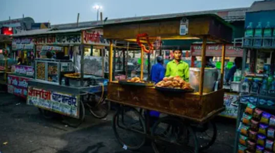 NHRC Directs States, UTs Not To Unnecessarily Evict Street Vendors During Festive Season