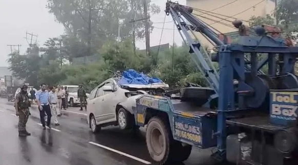 Five Amarnath Pilgrims Injured After Vehicle Hits Stationary Truck on Jammu-Srinagar Highway in Udhampur
