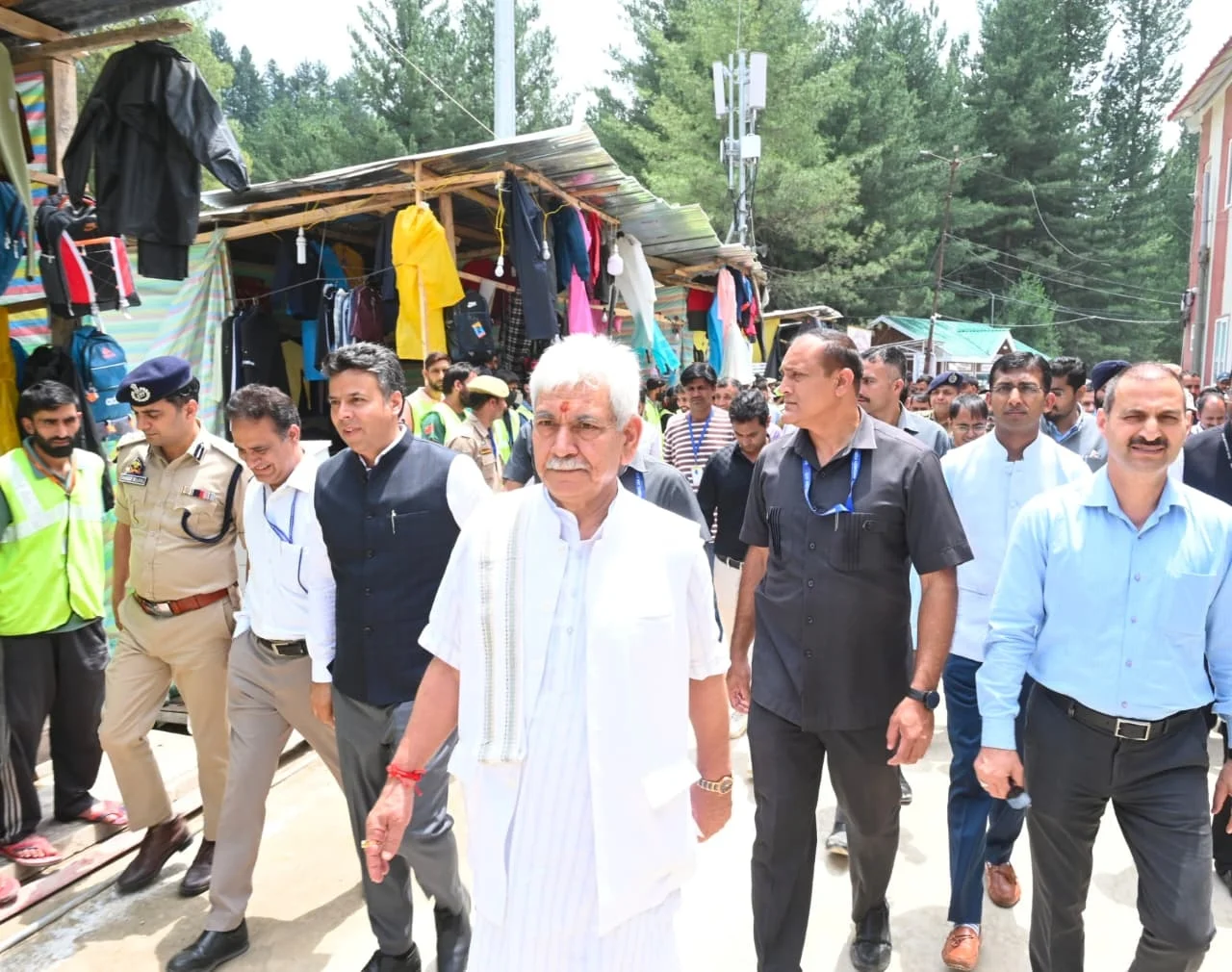 LG Manoj Sinha visits Nunwan Base Camp, inspects facilities for pilgrims