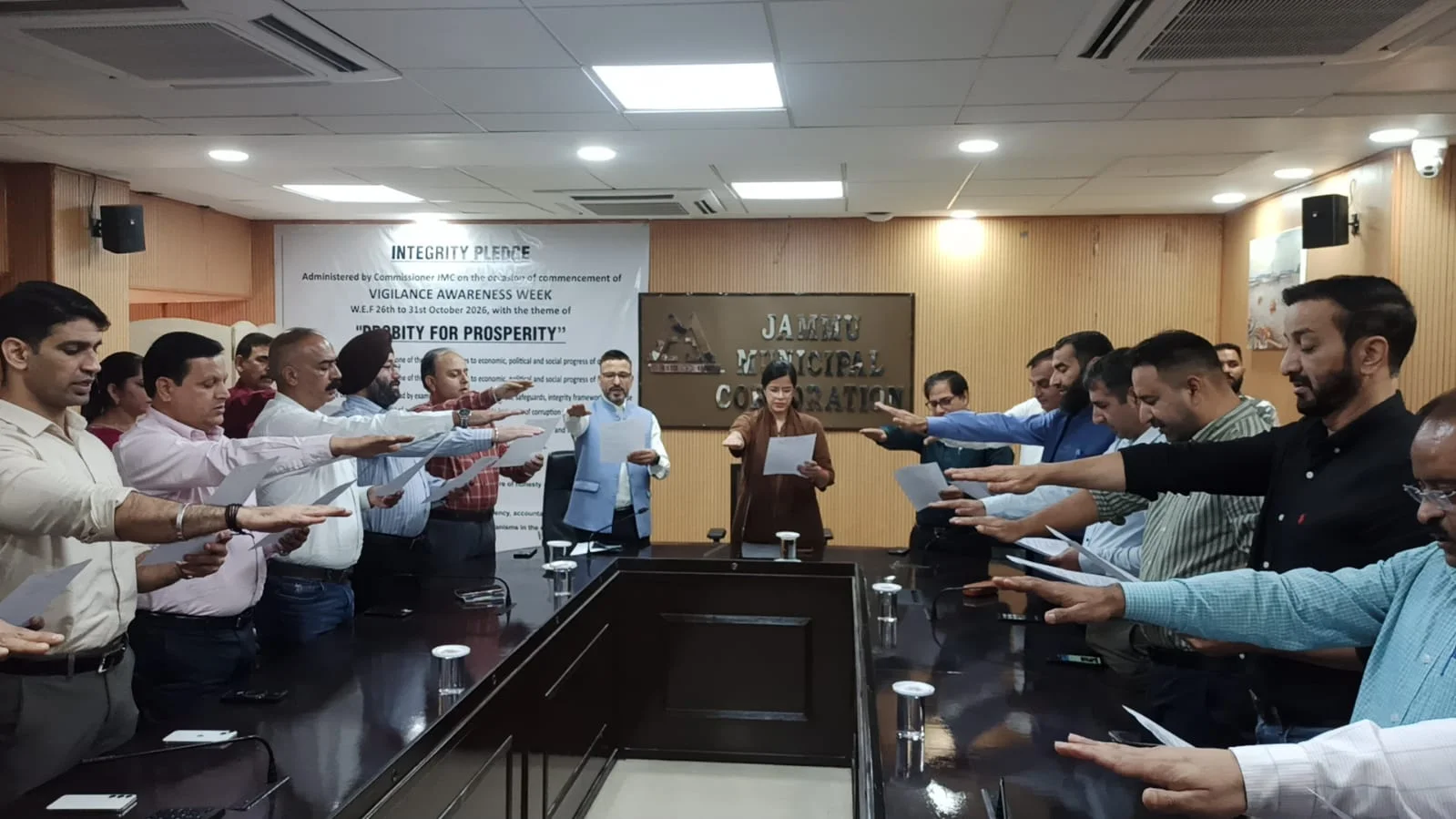 JMC Commissioner administers Integrity Pledge to officers and staff on commencement of Vigilance Awareness Week