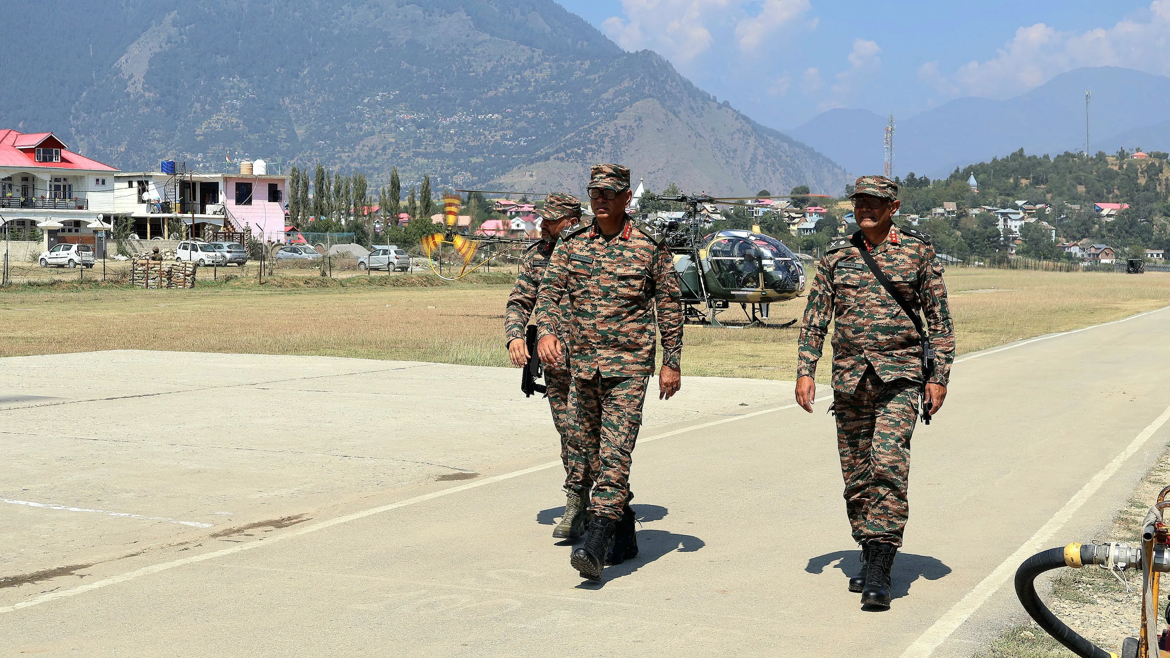 White Knight Corps commander reviews security grid, operational preparedness in Kishtwar