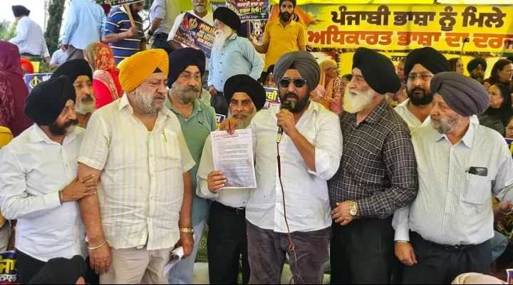 Punjabi Language Dharna enters day 10: Punjab AAP MLA Manjinder Giaspura joins