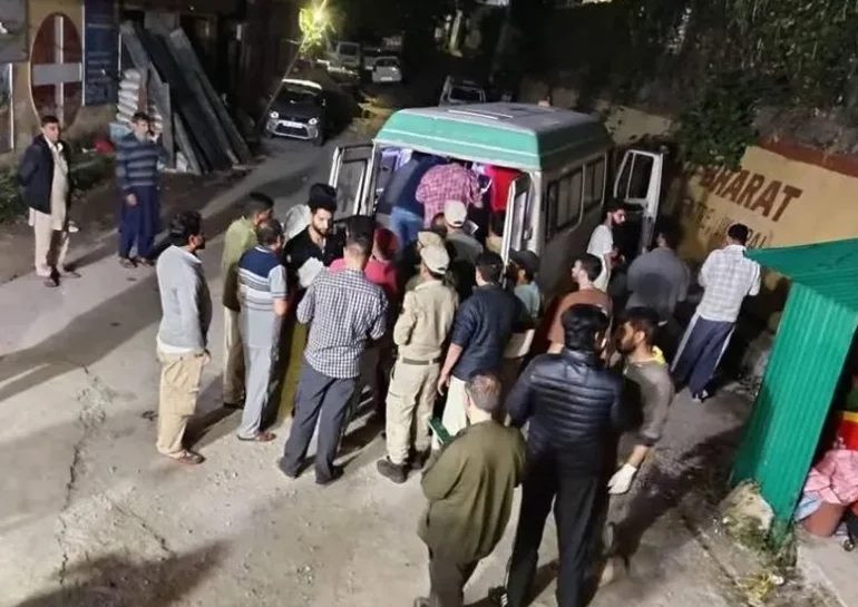 One Dead, Eight Injured in Road Accident in Ramban