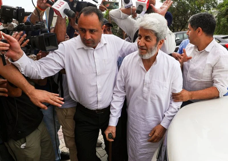 NIA Files Chargesheet Against Shabir Shah, Five Other Hurriyat Leaders In 1996 Srinagar Violence Case