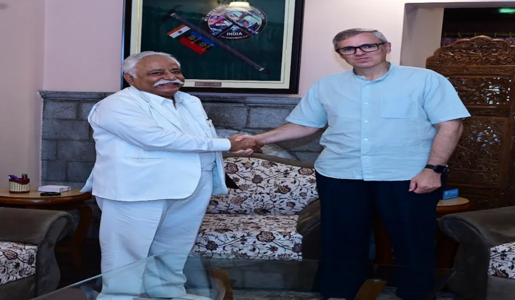 Sadhotra meets CM Omar; discusses organisational matters, key public issues
