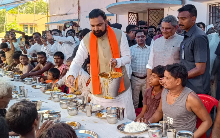 27 lakh people in 13 Bihar districts hit by floods; CM inspects community kitchens