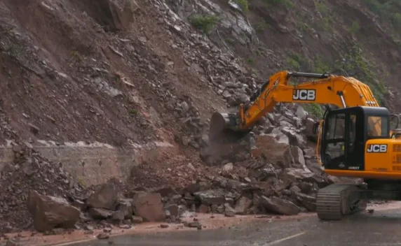 Jammu-Srinagar National Highway Closed For Widening, Debris Clearance Works