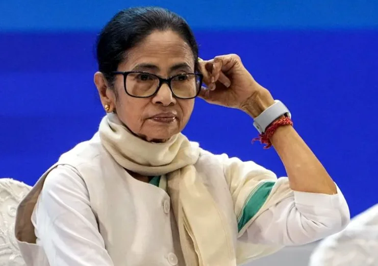 Mamata Banerjee Moves Supreme Court Against EC Freeze on TMC Name, Symbol