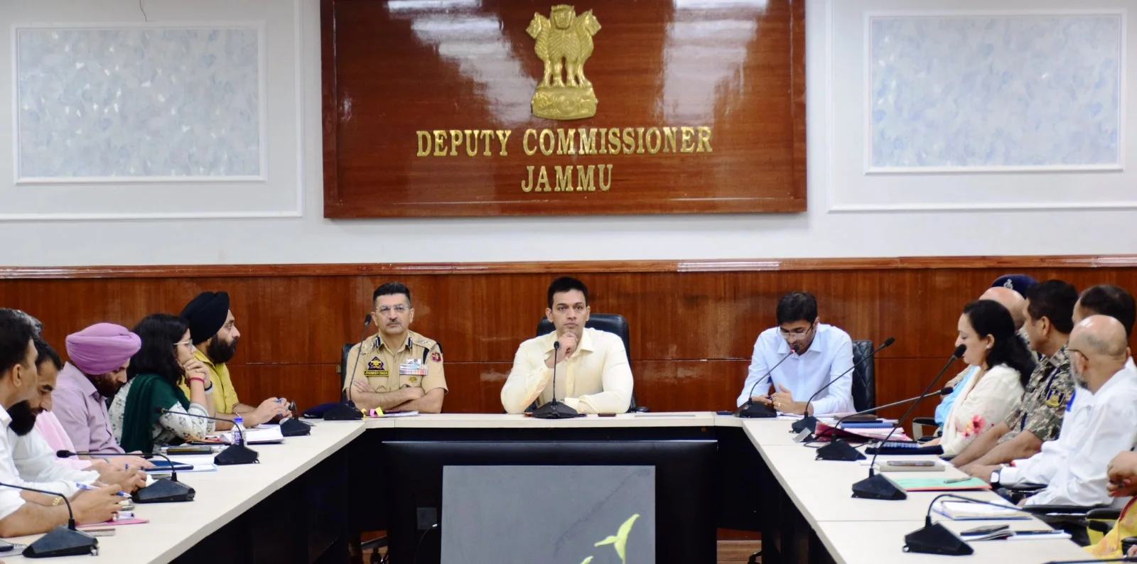 DC Rakesh Minhas reviews arrangements for Independence Day celebrations in Jammu