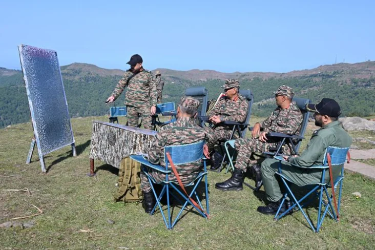 White Knight Corps GOC Visits Udhampur Encounter Site, Reviews Ongoing Anti-Terror Operation