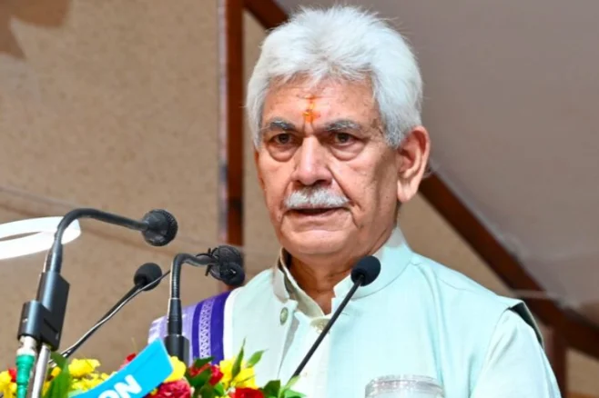 LG Manoj Sinha Greets Weavers on National Handloom Day, Urges Preservation of J&K’s Rich Heritage