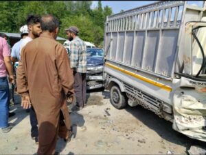 Five amongst three yatris injured in Ganderbal road accident
